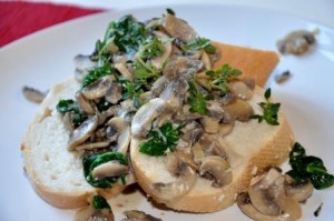 Mushrooms with fresh thyme on toast