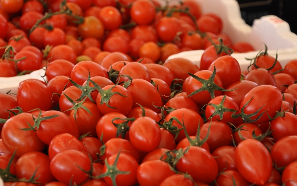 An image of big cheery tomatoes
