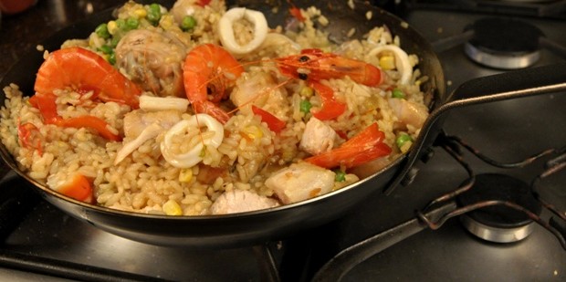 An image of seafood paella