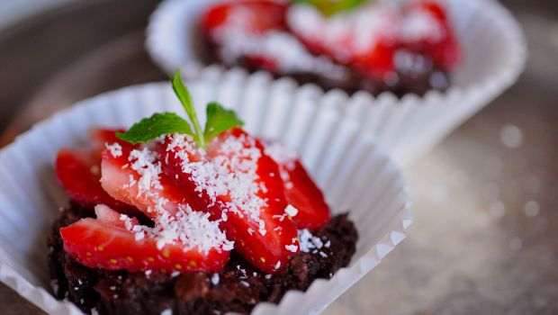 An image of chocolate mousse cup cakes with strawberries