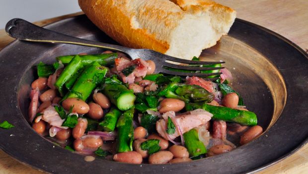 An image of aspargus, bacon and beans with crusty bread