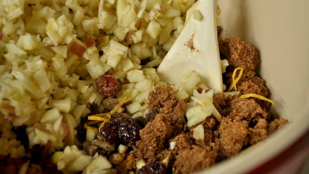 Ingredients for fruit mincemeat in a bowl