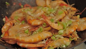 Chilli prawns in a wok