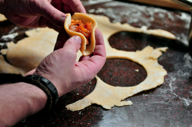 Sealing an empanada