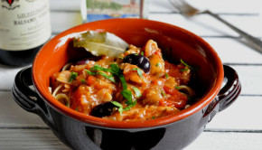 Chicken Cacciatora in an earthenware bowl