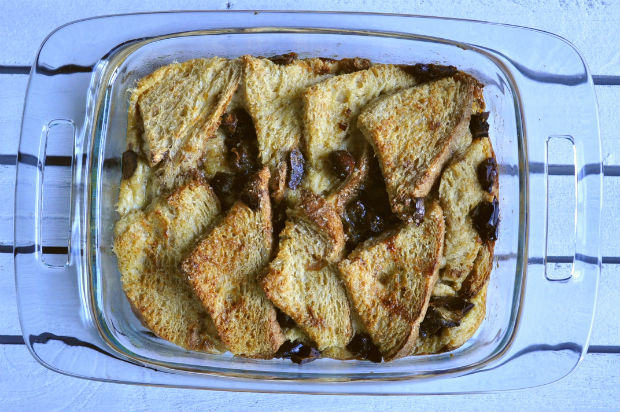 Baked bread and butter pudding